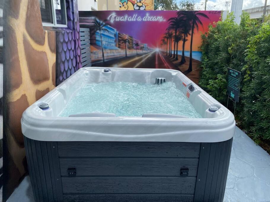 Cozy & Colorful Miami Art Canvas W/Hottub & Murals Ngoại thất bức ảnh